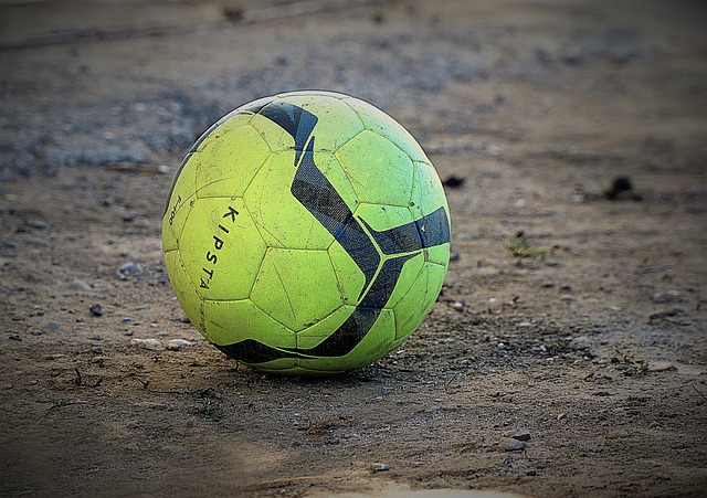 NBA：湖人险胜火箭 詹姆斯砍下全场最高分